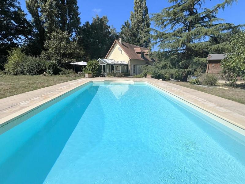 Maison - 230 m² - 9 pièces