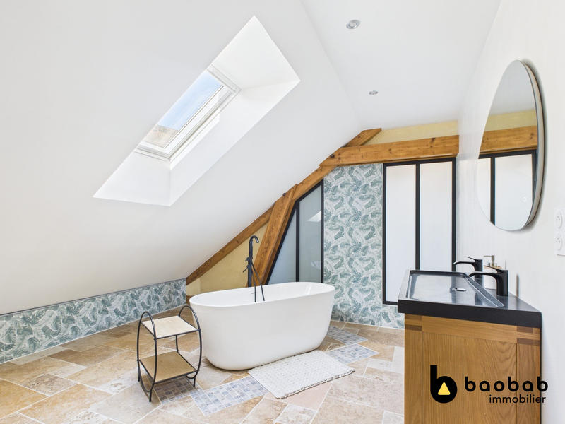 Maison traditionnelle - 240 m² - 7 pièces