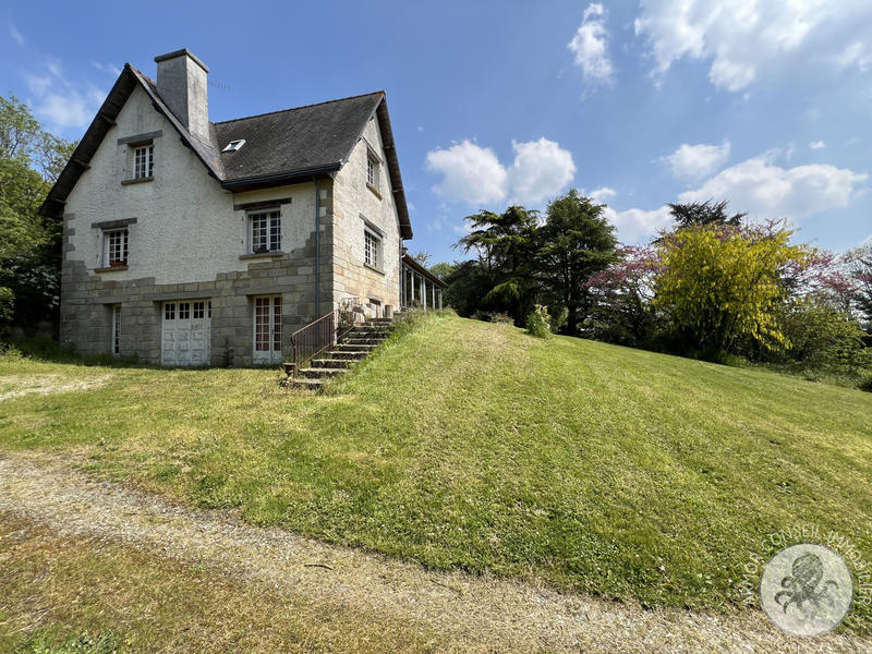 Maison - 245 m² - 10 pièces