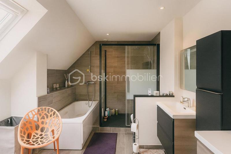 Propriété - 227 m² - 9 pièces