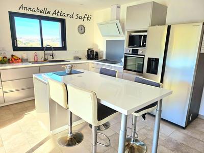 Maison - 200 m² - 7 pièces