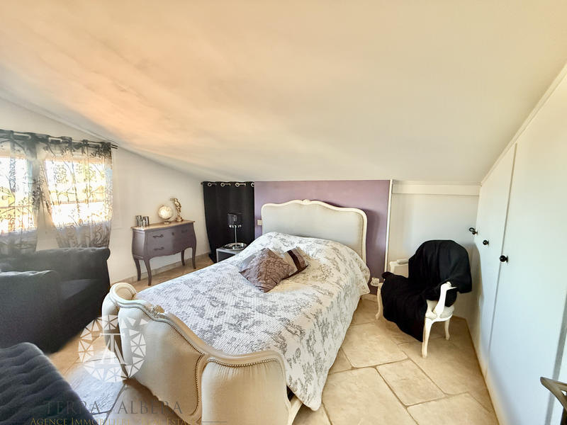 Villa - 254 m² - 10 pièces