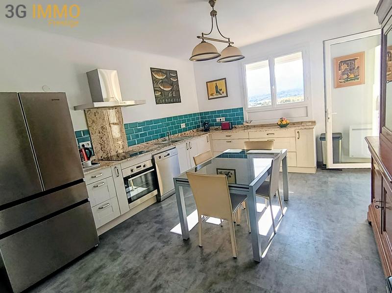 Villa - 247 m² - 8 pièces