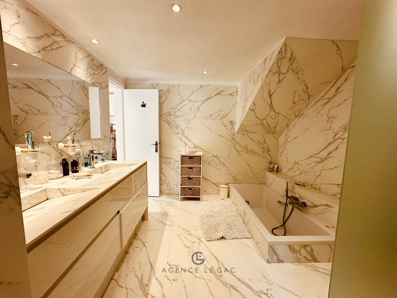 Villa - 200 m² - 5 pièces