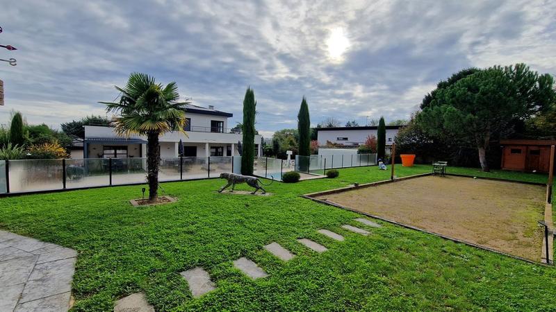 Propriété - 231 m² - 7 pièces