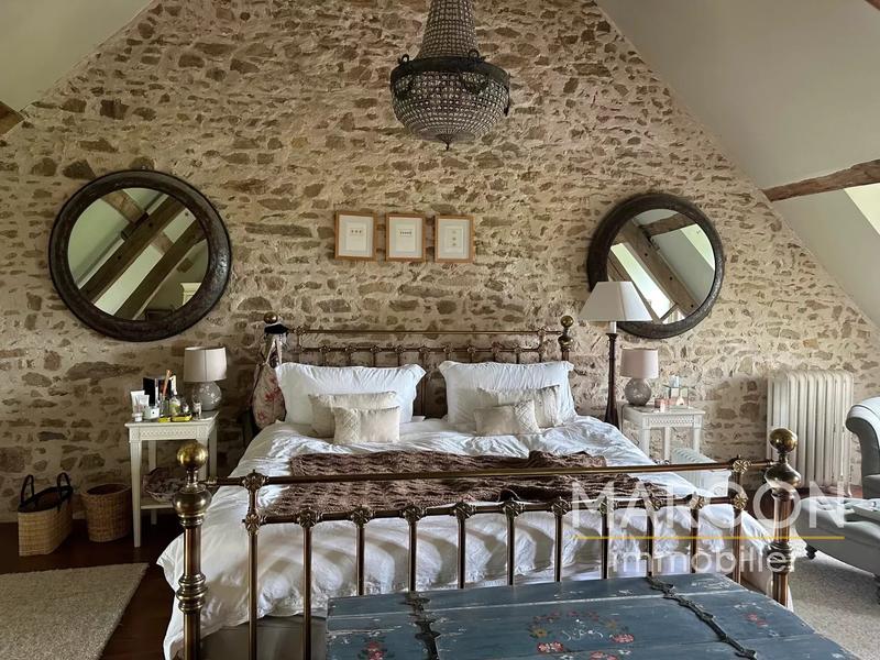 Propriété - 318 m² - 10 pièces