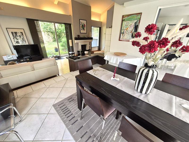 Maison - 245 m² - 9 pièces