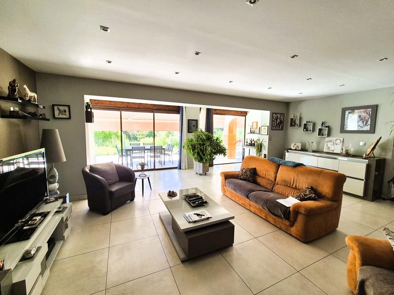 Maison traditionnelle - 313 m² - 11 pièces