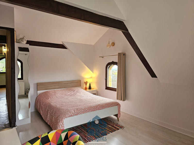 Maison - 218 m² - 7 pièces