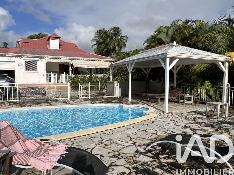 Maison - 196 m² - 9 pièces