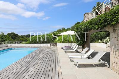 Maison - 482 m² - 12 pièces