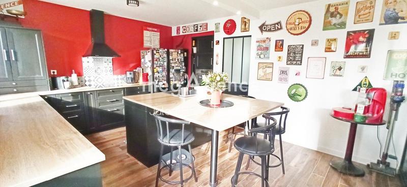 Maison - 180 m² - 8 pièces