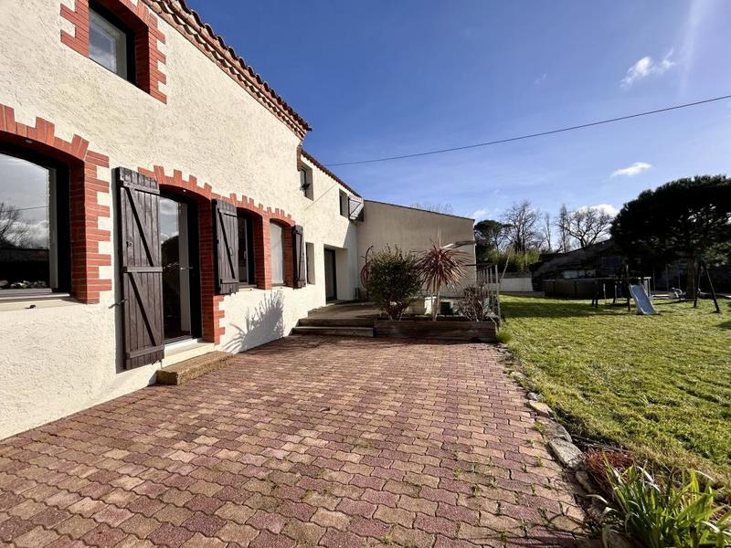 Maison - 243 m² - 8 pièces