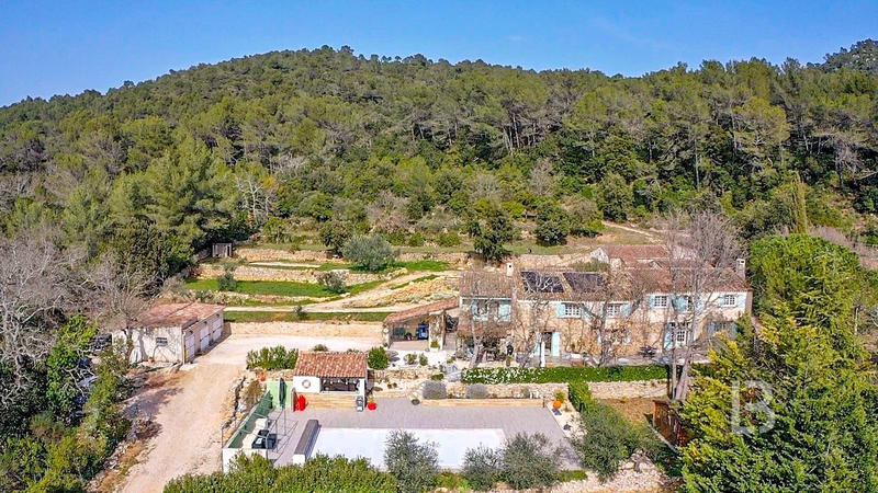 Maison ancienne - 390 m² - 9 pièces