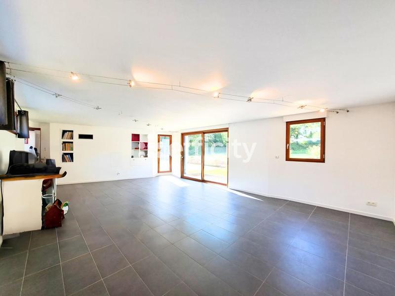 Maison - 237 m² - 7 pièces