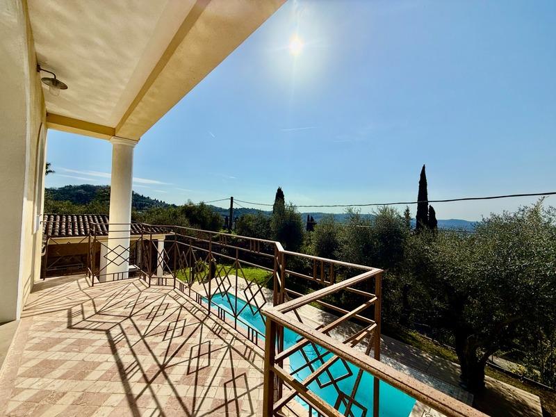 Villa - 200 m² - 5 pièces