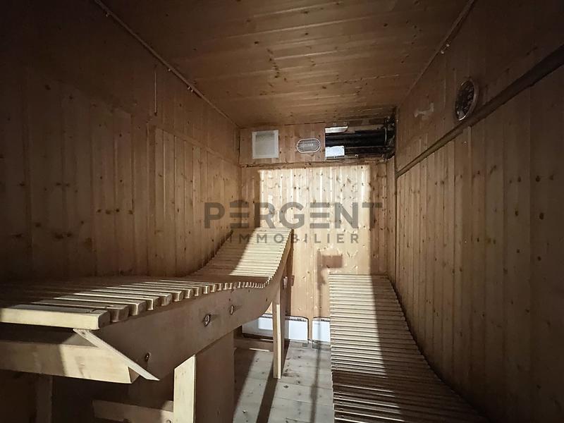 Maison - 253 m² - 10 pièces