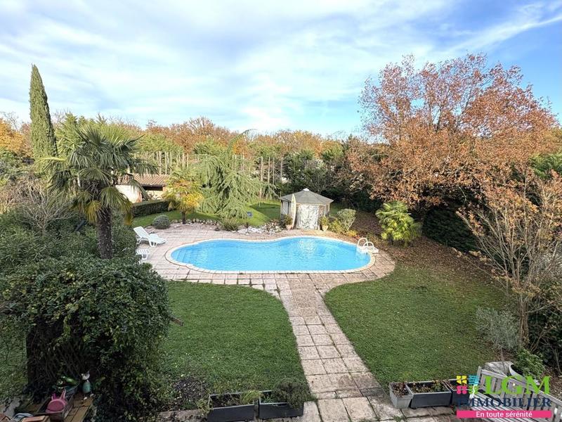 Maison - 2 450 m² - 2 pièces