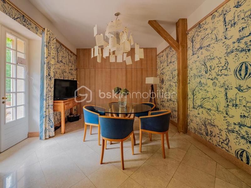 Demeure - 260 m² - 9 pièces