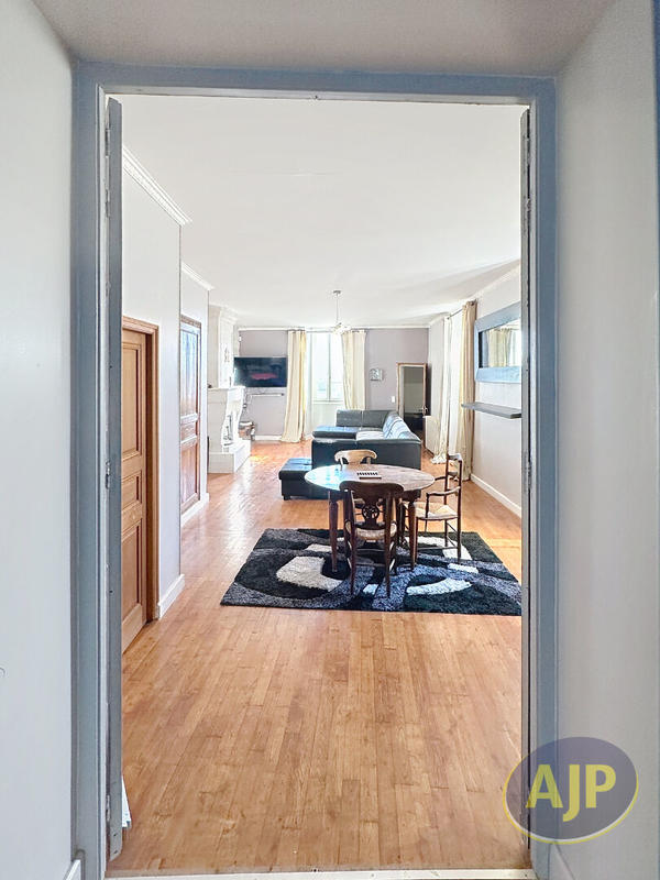 Maison - 272 m² - 9 pièces