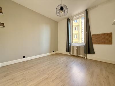 Appartement - 79 m² - 5 pièces