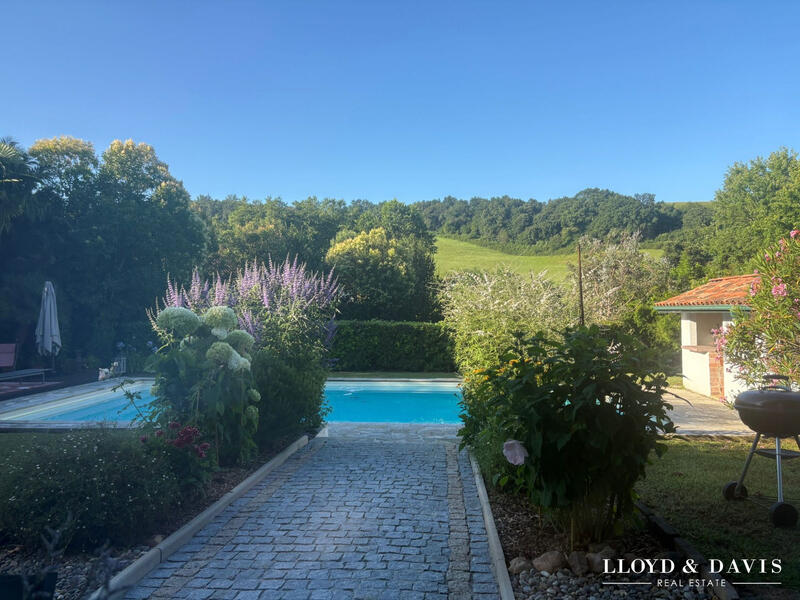 Maison ancienne - 280 m² - 6 pièces