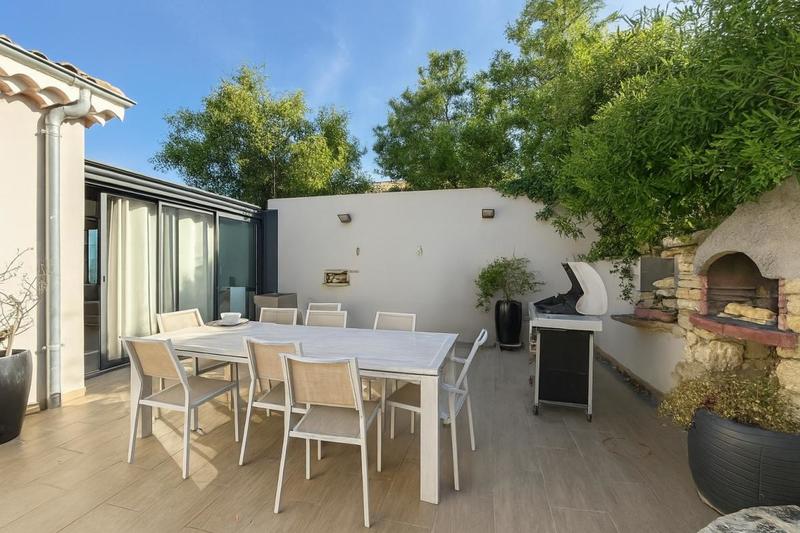Maison - 225 m² - 9 pièces