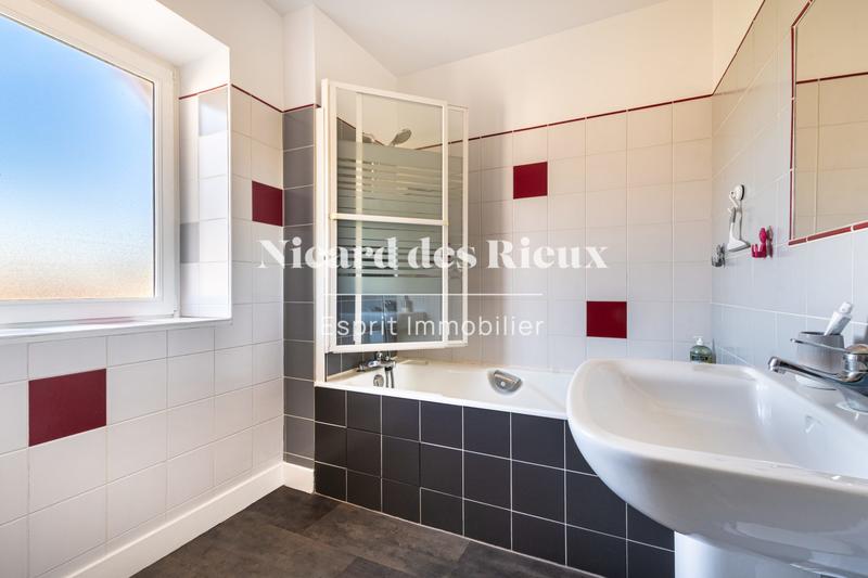 Maison - 180 m² - 8 pièces