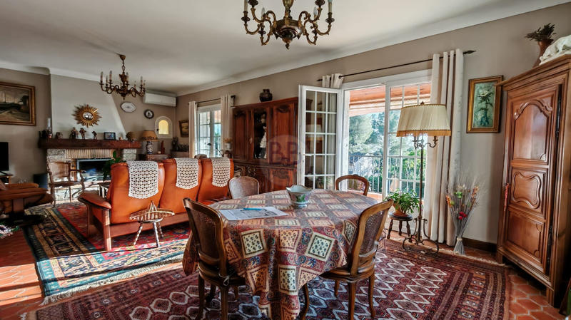 Villa - 200 m² - 6 pièces