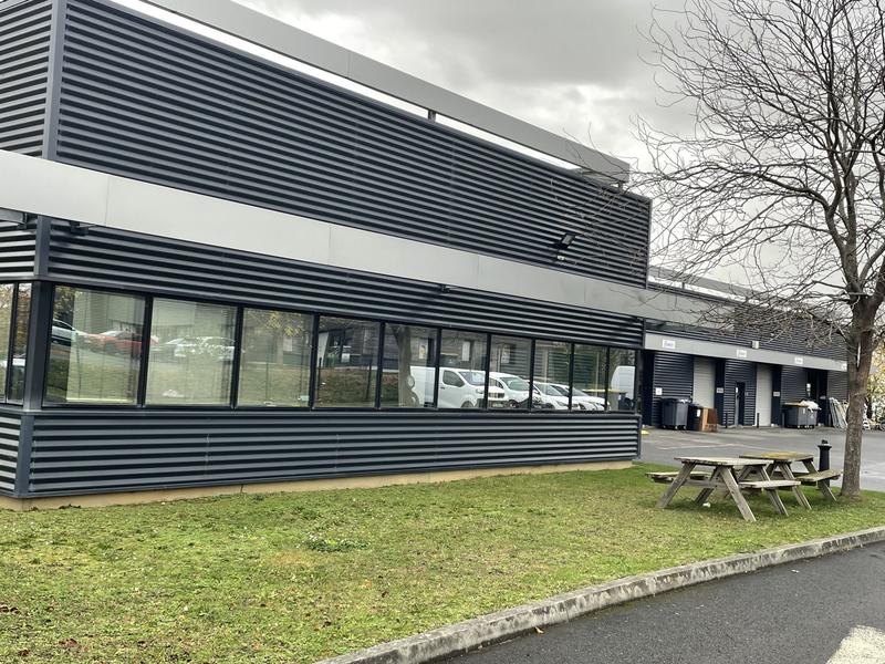 Local d'activités - 1 438 m²