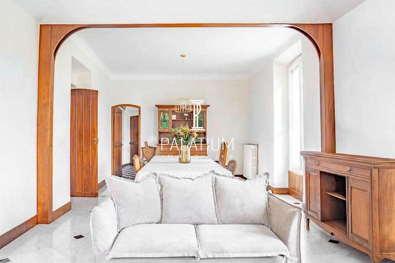 Château - 221 m² - 8 pièces