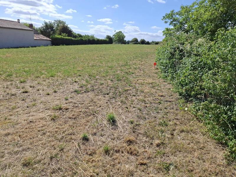 Terrain constructible - 1 700 m²