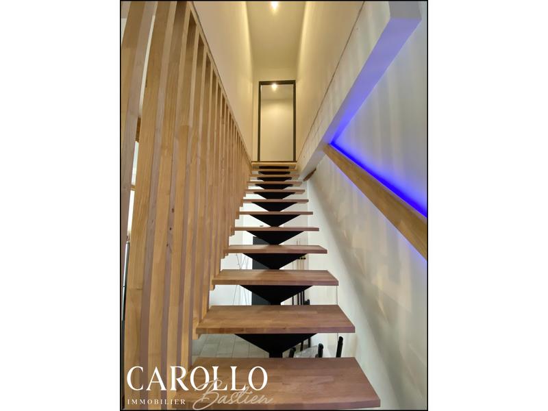 Maison - 310 m² - 10 pièces