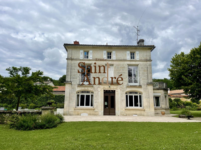 Maison - 340 m² - 10 pièces