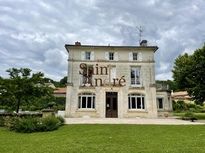 Maison - 340 m² - 10 pièces