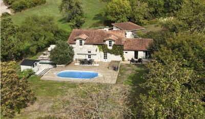 Maison traditionnelle - 176 m² - 8 pièces