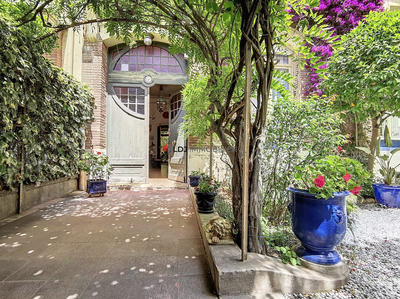 Maison - 269 m² - 10 pièces