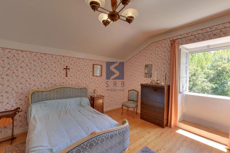 Maison - 369 m² - 12 pièces