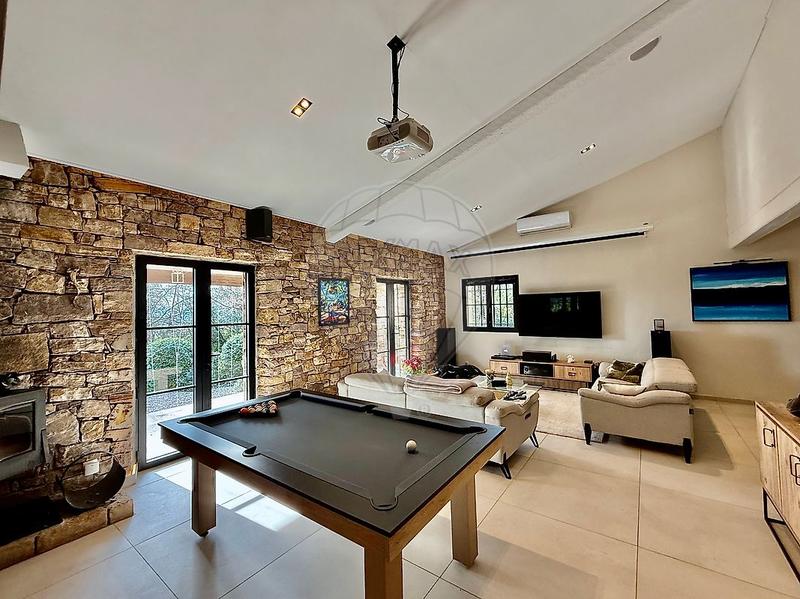 Propriété - 164 m² - 5 pièces