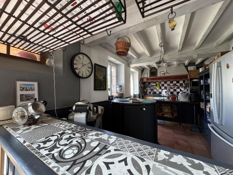 Maison - 212 m² - 9 pièces