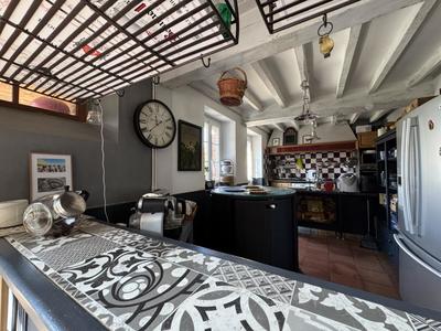 Maison - 212 m² - 9 pièces