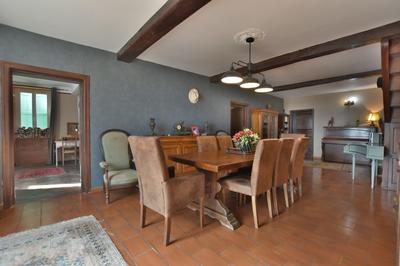 Maison - 268 m² - 9 pièces