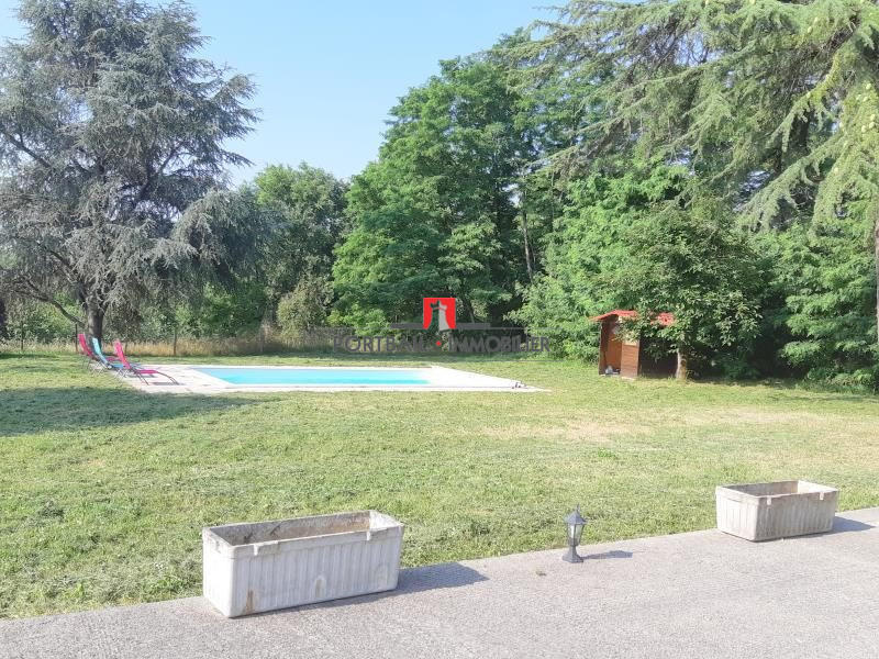 Maison - 243 m² - 10 pièces