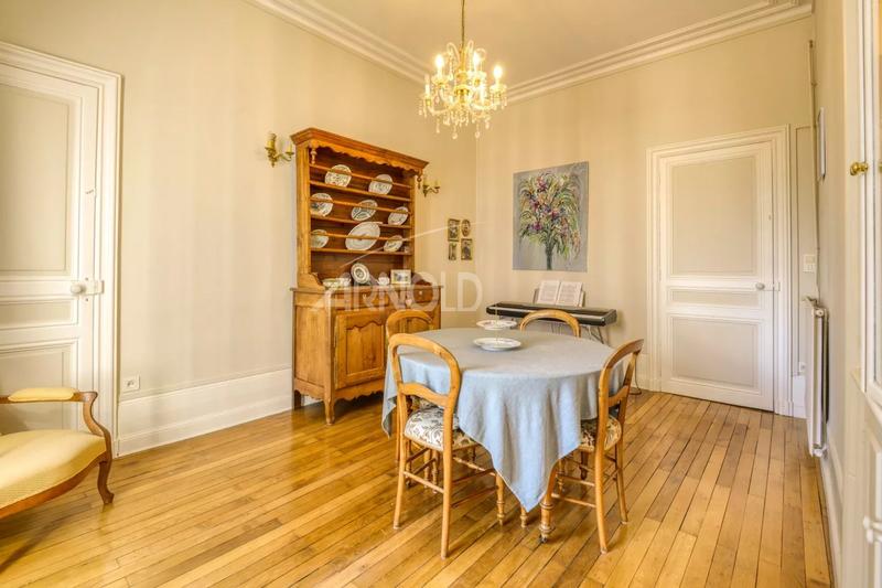 Appartement - 132 m² - 4 pièces