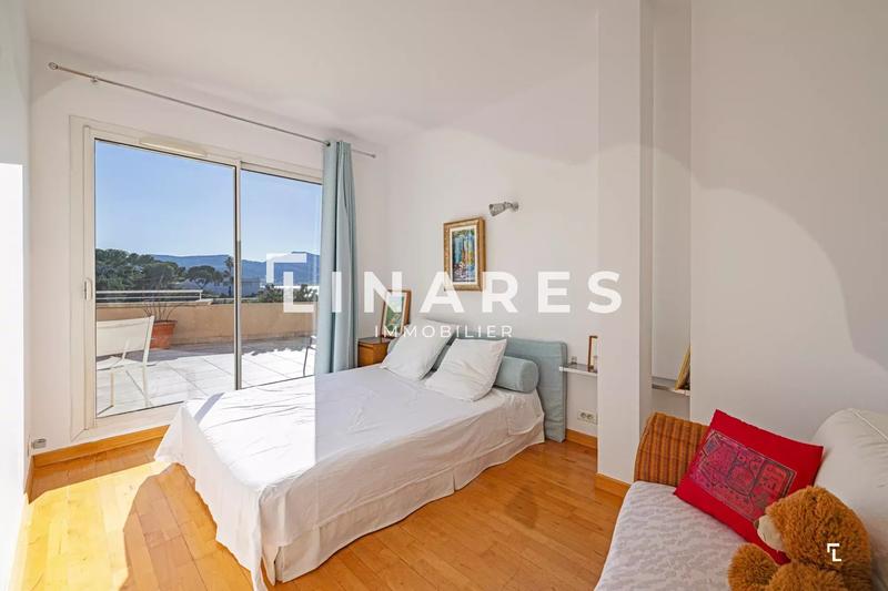 Maison - 355 m² - 9 pièces