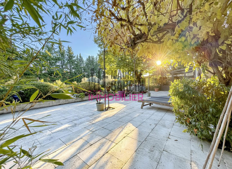 Maison - 280 m² - 8 pièces