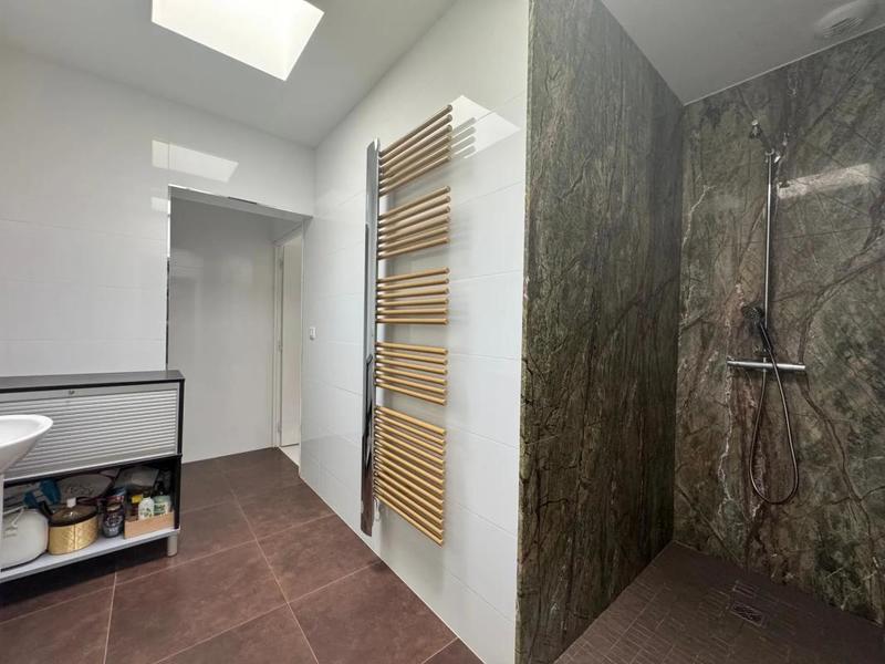 Maison - 210 m² - 7 pièces