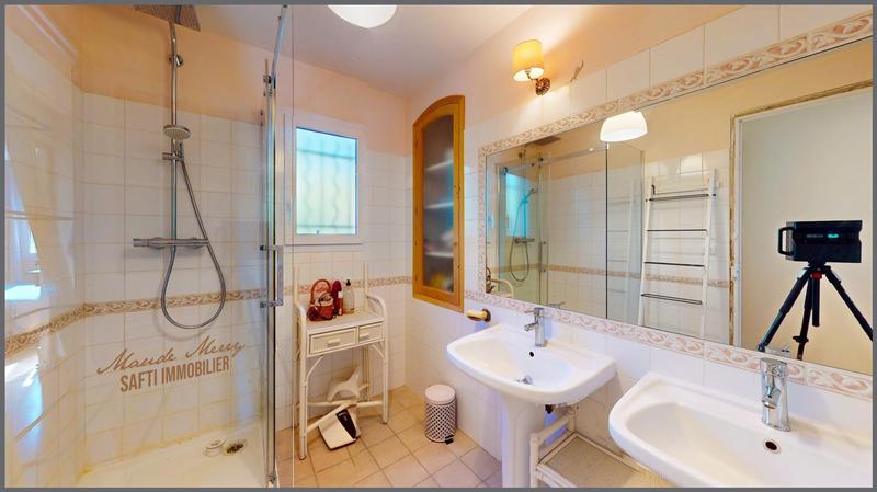 Maison - 170 m² - 8 pièces