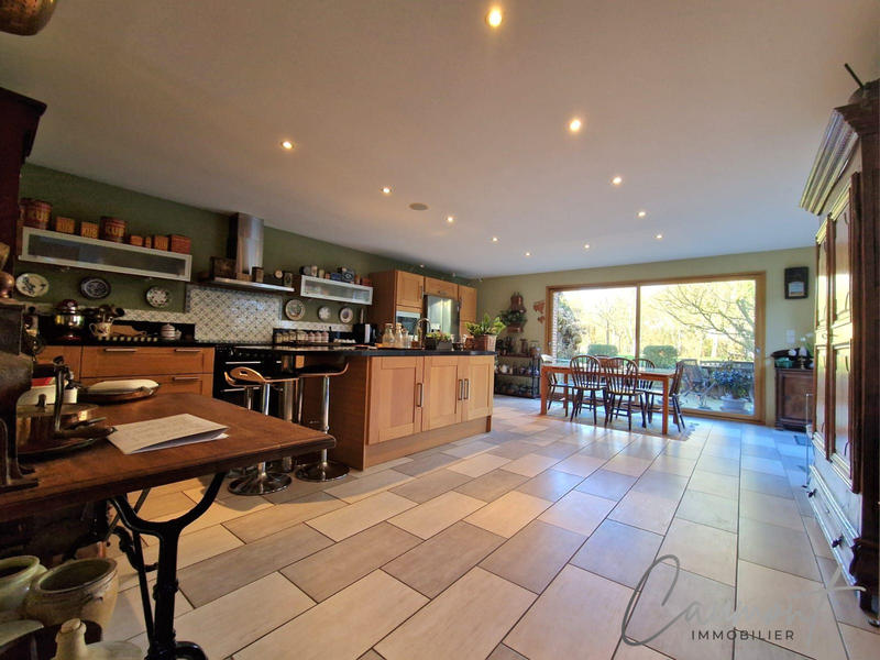 Maison - 210 m² - 8 pièces