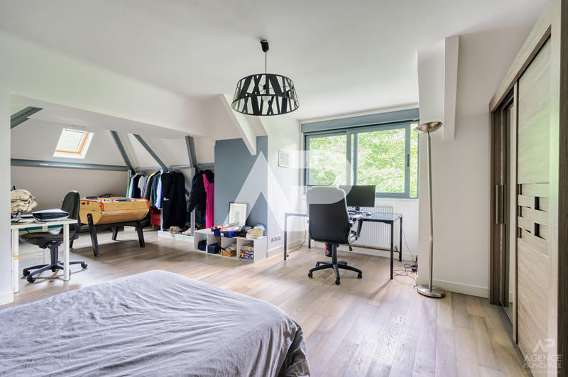 Maison - 278 m² - 11 pièces